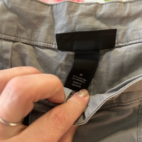Lane Bryant 16 cotton and spandex blend. Cargo shorts. - Picture 5 of 5